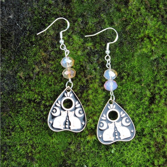 😺 Ouji kitty shiny dangle earrings - Picture 2 of 6